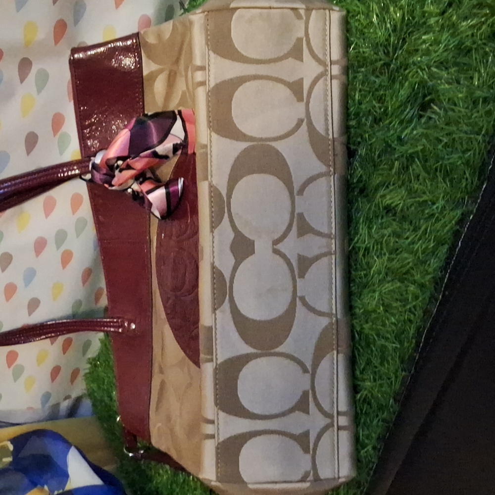 Coach LAURA Tan and Burgundy LARGE TOTE - Picture 4 of 6